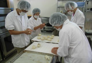 パンの製造(丸め）